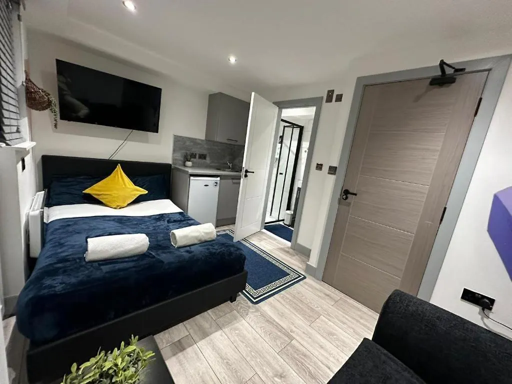 Serviced Ensuite Double Room - Near Greenwich Park - The O2 Arena - Nearby Transport Links To Central London - New Cross Station - Lewisham Se14 0*,  United Kingdom