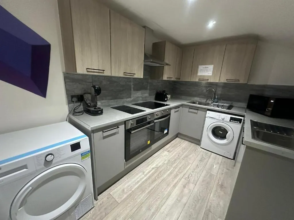 Guest house Serviced Ensuite Double Room - Near Greenwich Park - The O2 Arena - Nearby Transport Links To Central London - New Cross Station - Lewisham Se14