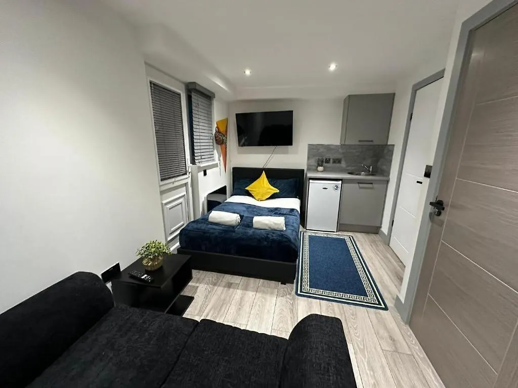 Guest house Serviced Ensuite Double Room - Near Greenwich Park - The O2 Arena - Nearby Transport Links To Central London - New Cross Station - Lewisham Se14 United Kingdom