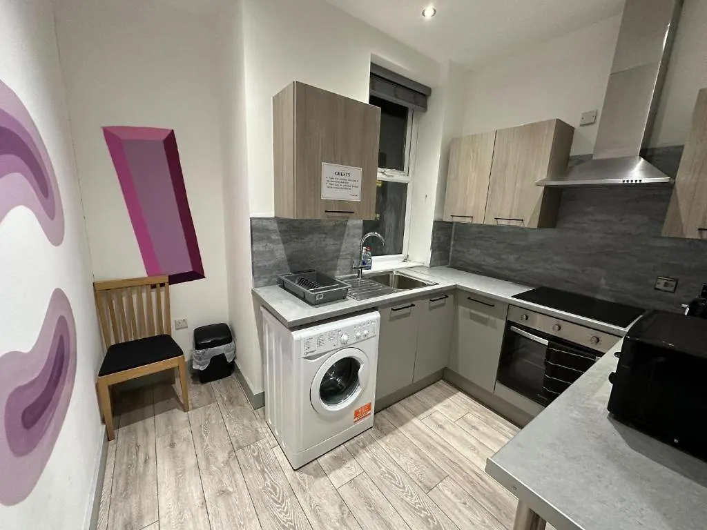 Serviced Ensuite Double Room - Near Greenwich Park - The O2 Arena - Nearby Transport Links To Central London - New Cross Station - Lewisham Se14 Guest house