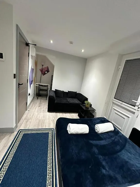 Serviced Ensuite Double Room - Near Greenwich Park - The O2 Arena - Nearby Transport Links To Central London - New Cross Station - Lewisham Se14 Guest house